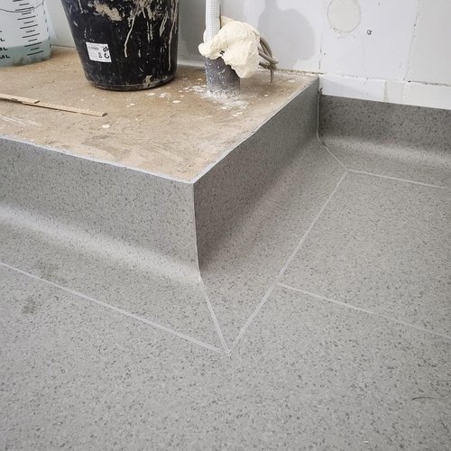 Neuer Allzweg-Bodenbelag als Küchenuntergrund geschaffen! #🧐 #hartbelag #bodenbelag 
Danke für das interessante Projekt...